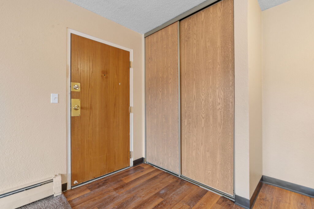 21-web-or-mls-1054 8th Ave-21