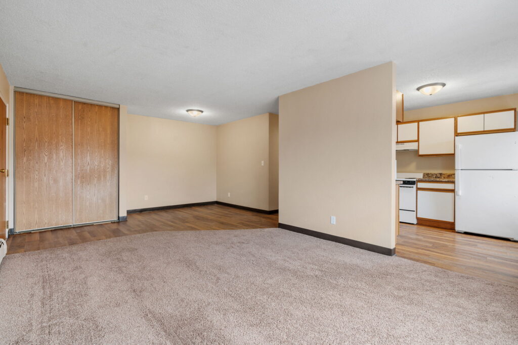 24-web-or-mls-1054 8th Ave-24