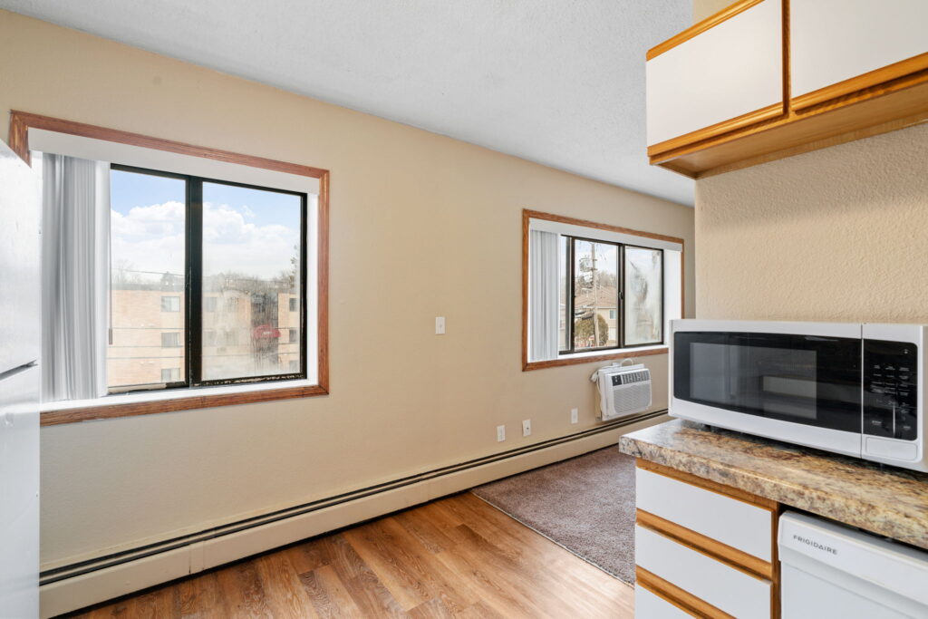 30-web-or-mls-1054 8th Ave-30