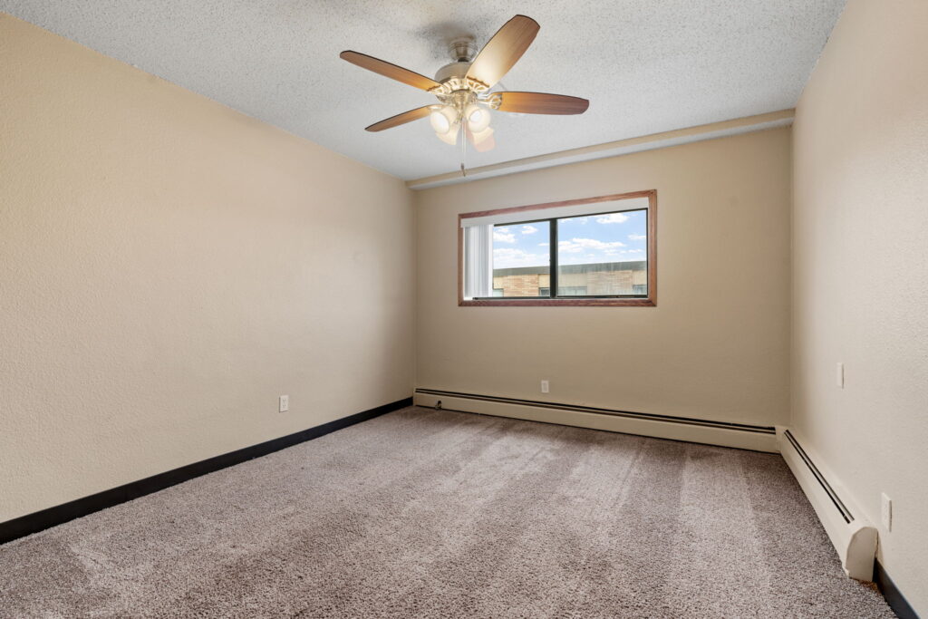 32-web-or-mls-1054 8th Ave-32