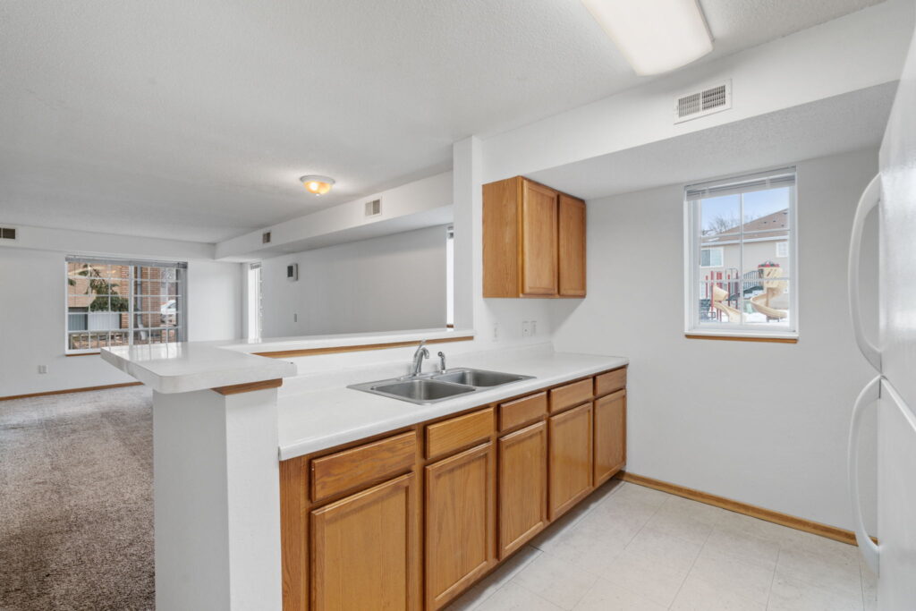 7-web-or-mls-1054 8th Ave-7